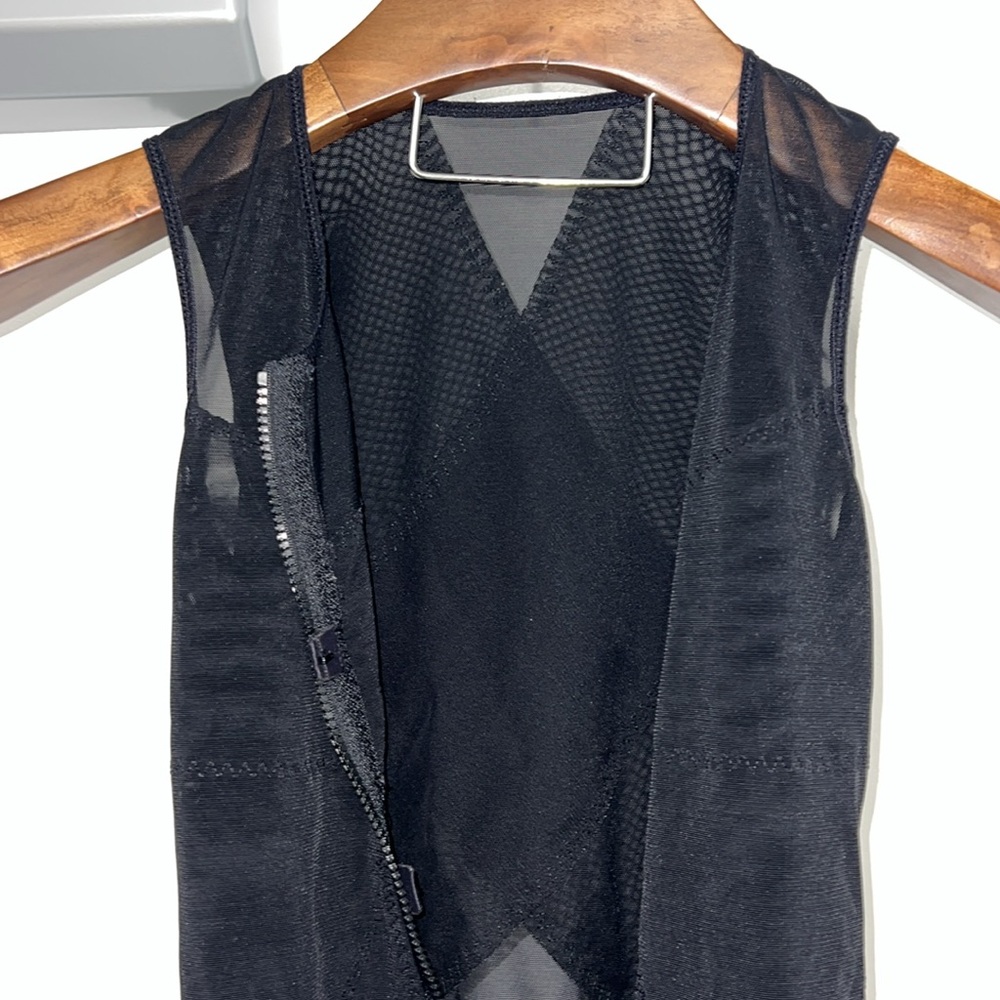 Men’s Medium Zip-Up Compression Top - Picture 2 of 4